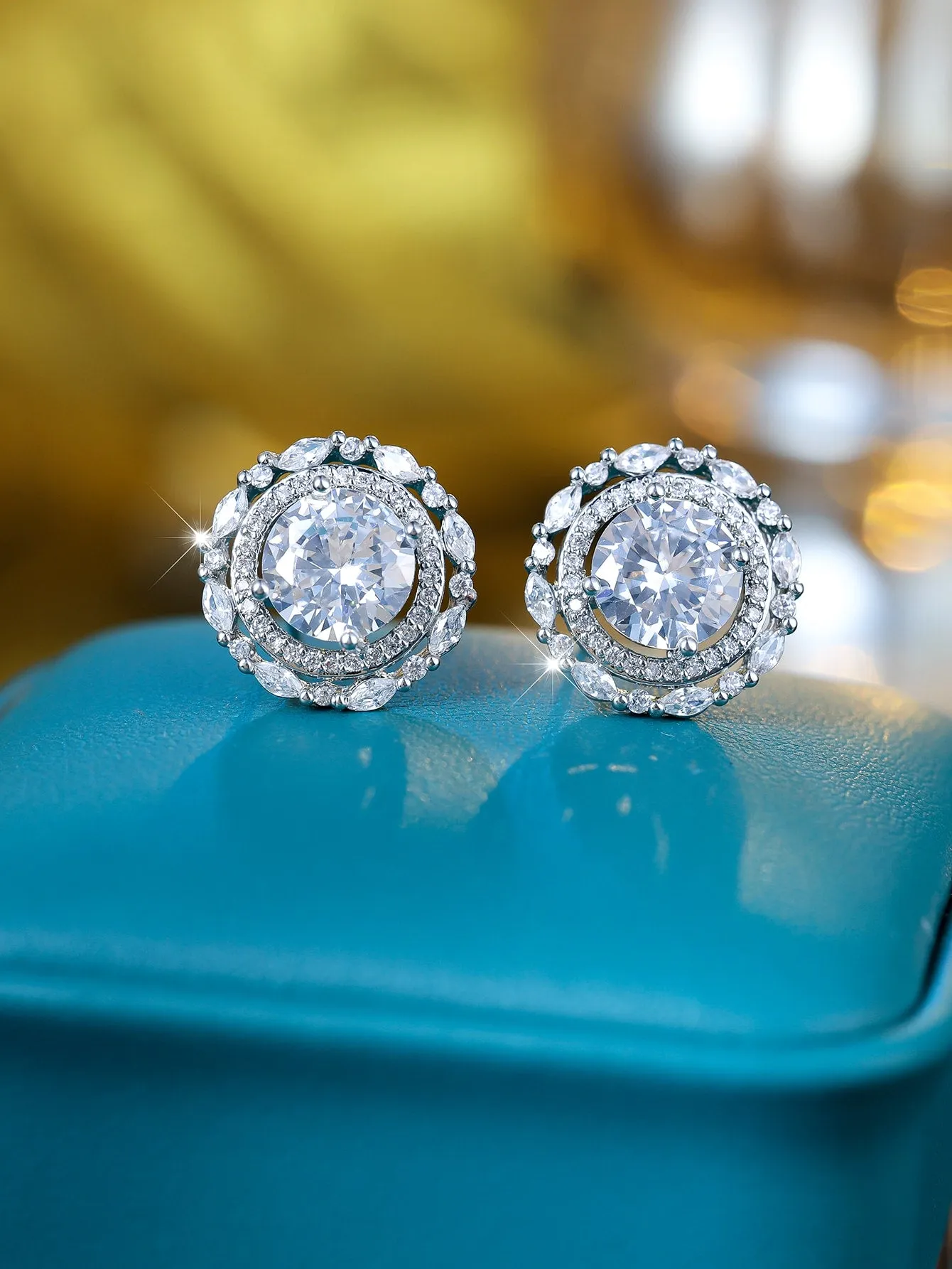 Luxurious Classic Round Micro-Inlaid White Zircon Ear Studs for Women