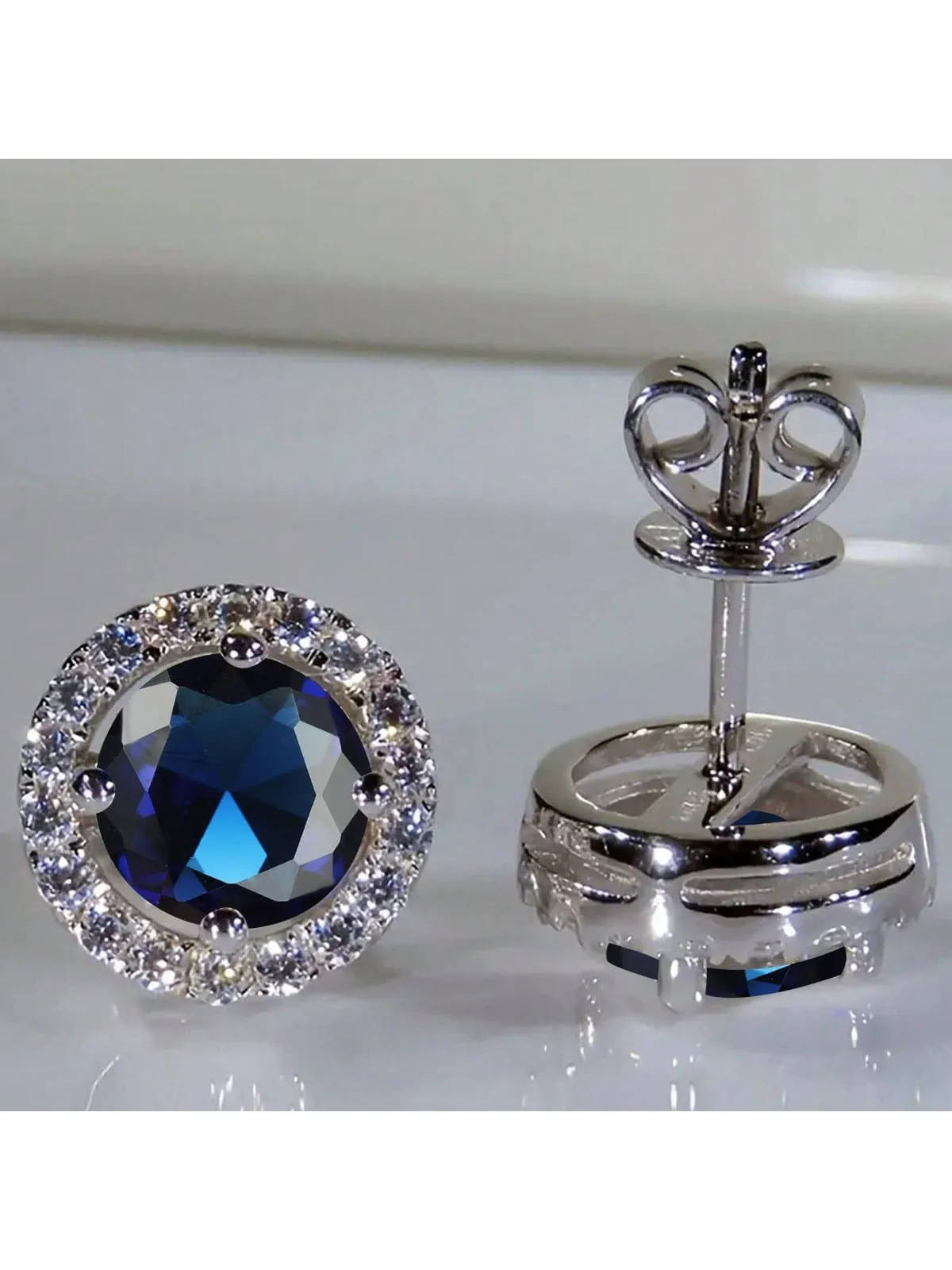 Luxurious Classic Round Micro-Inlaid White Zircon Ear Studs for Women