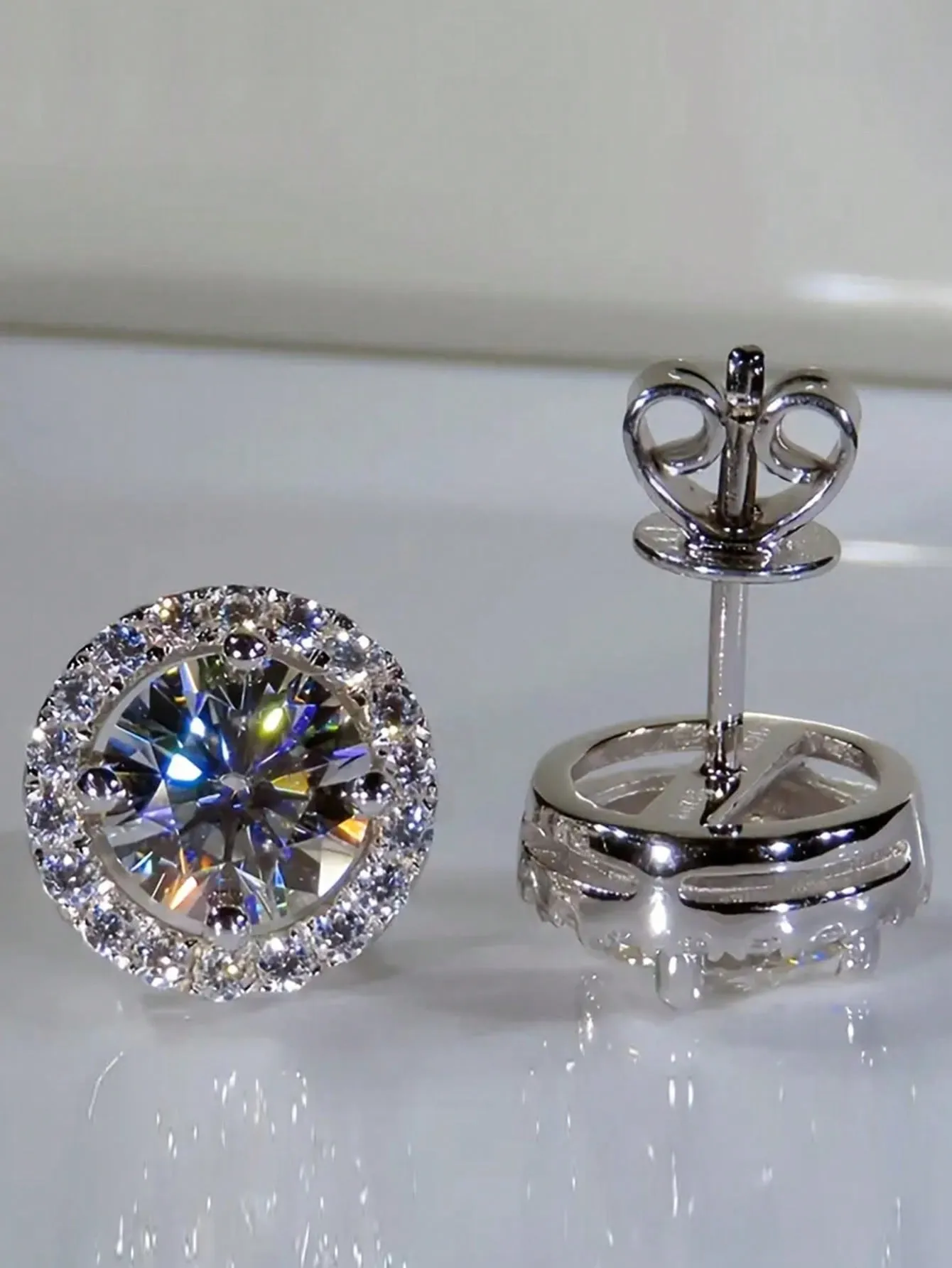 Luxurious Classic Round Micro-Inlaid White Zircon Ear Studs for Women