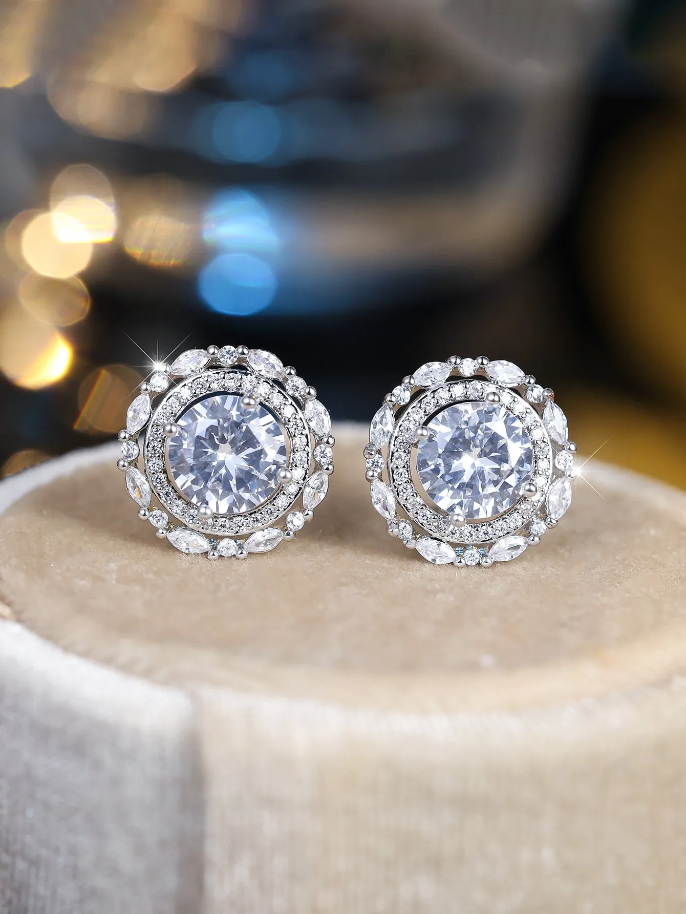 Luxurious Classic Round Micro-Inlaid White Zircon Ear Studs for Women